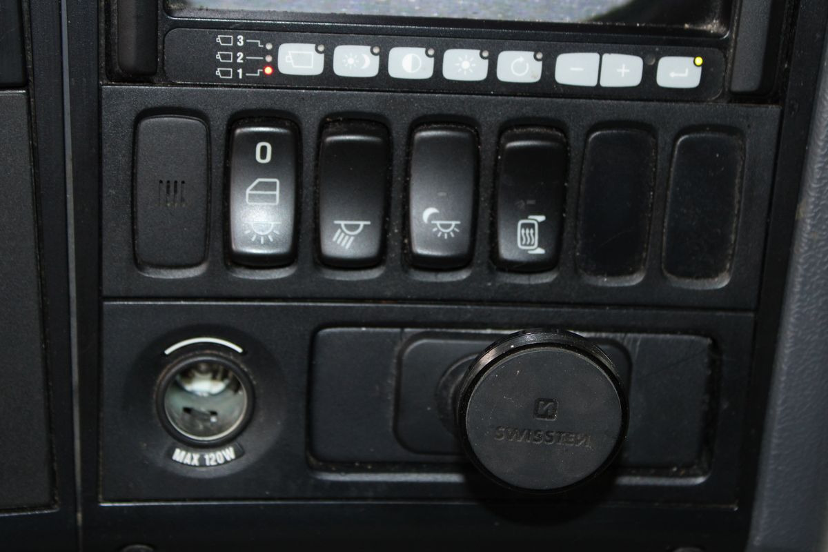 Kamion sandučar Scania P230: slika Kamion sandučar Scania P230
