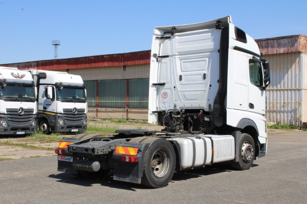 Mercedes-Benz ACTROS 1845 - Tegljač: slika Mercedes-Benz ACTROS 1845 - Tegljač Mercedes-Benz ACTROS 1845 - Tegljač: slika Mercedes-Benz ACTROS 1845 - Tegljač