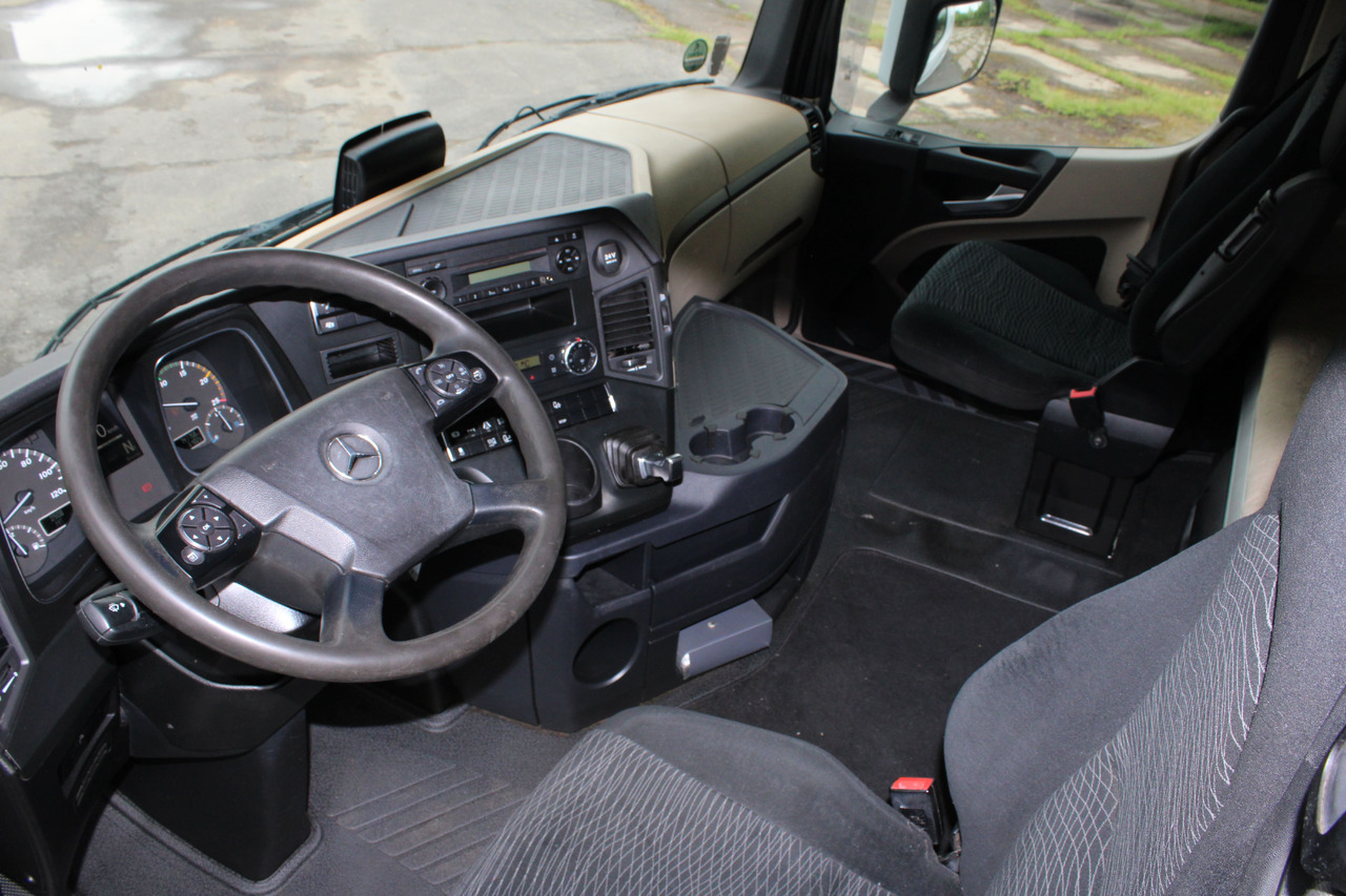 Tegljač Mercedes-Benz Actros 1845: slika Tegljač Mercedes-Benz Actros 1845