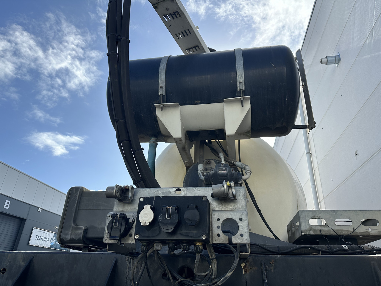 De Buf - Silos poluprikolica: slika De Buf - Silos poluprikolica De Buf - Silos poluprikolica: slika De Buf - Silos poluprikolica