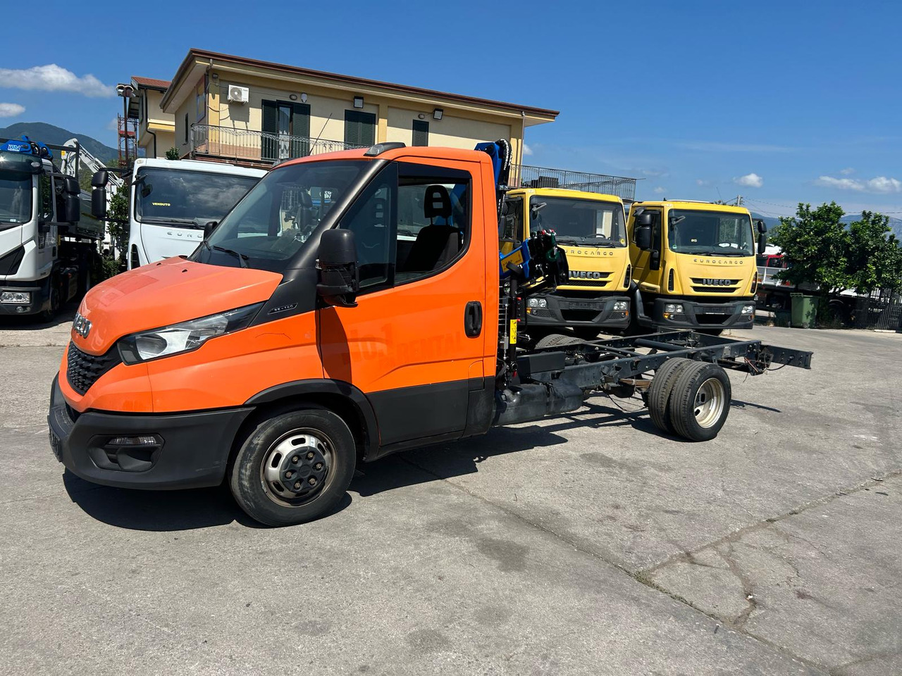 IVECO DAILY 35-140 - Kamion s kranom: slika IVECO DAILY 35-140 - Kamion s kranom IVECO DAILY 35-140 - Kamion s kranom: slika IVECO DAILY 35-140 - Kamion s kranom