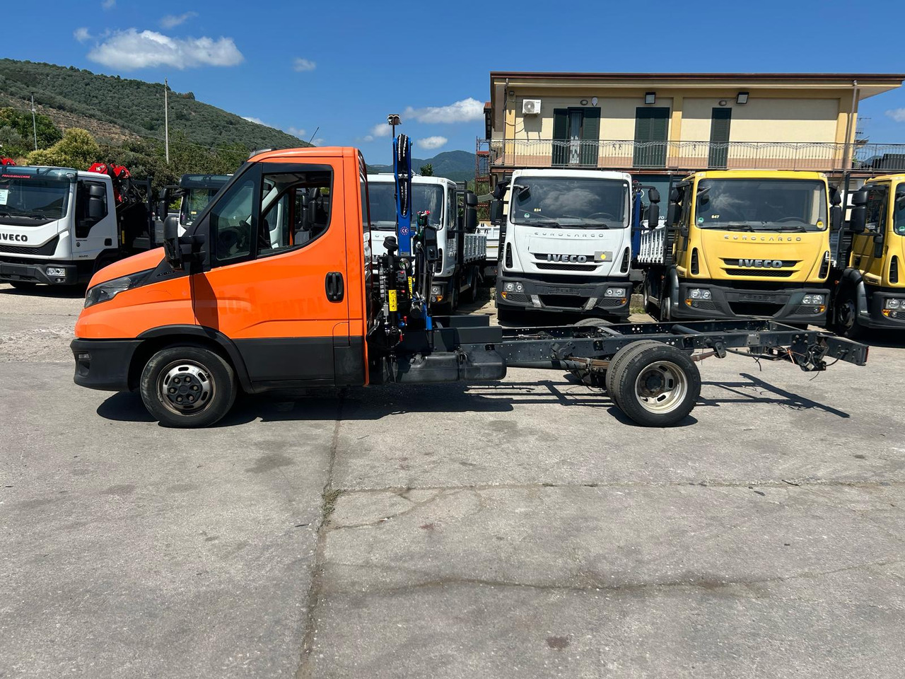 IVECO DAILY 35-140 - Kamion s kranom: slika IVECO DAILY 35-140 - Kamion s kranom IVECO DAILY 35-140 - Kamion s kranom: slika IVECO DAILY 35-140 - Kamion s kranom