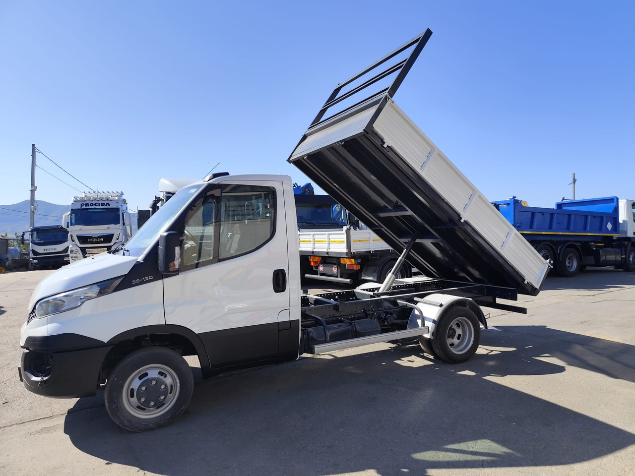 IVECO DAILY 35C13 - Mali kamion kiper: slika IVECO DAILY 35C13 - Mali kamion kiper IVECO DAILY 35C13 - Mali kamion kiper: slika IVECO DAILY 35C13 - Mali kamion kiper