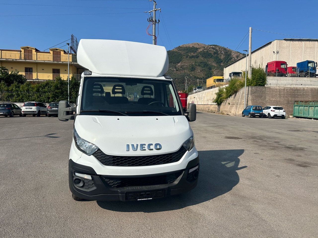Kamion s kranom IVECO DAILY 35C15: slika Kamion s kranom IVECO DAILY 35C15