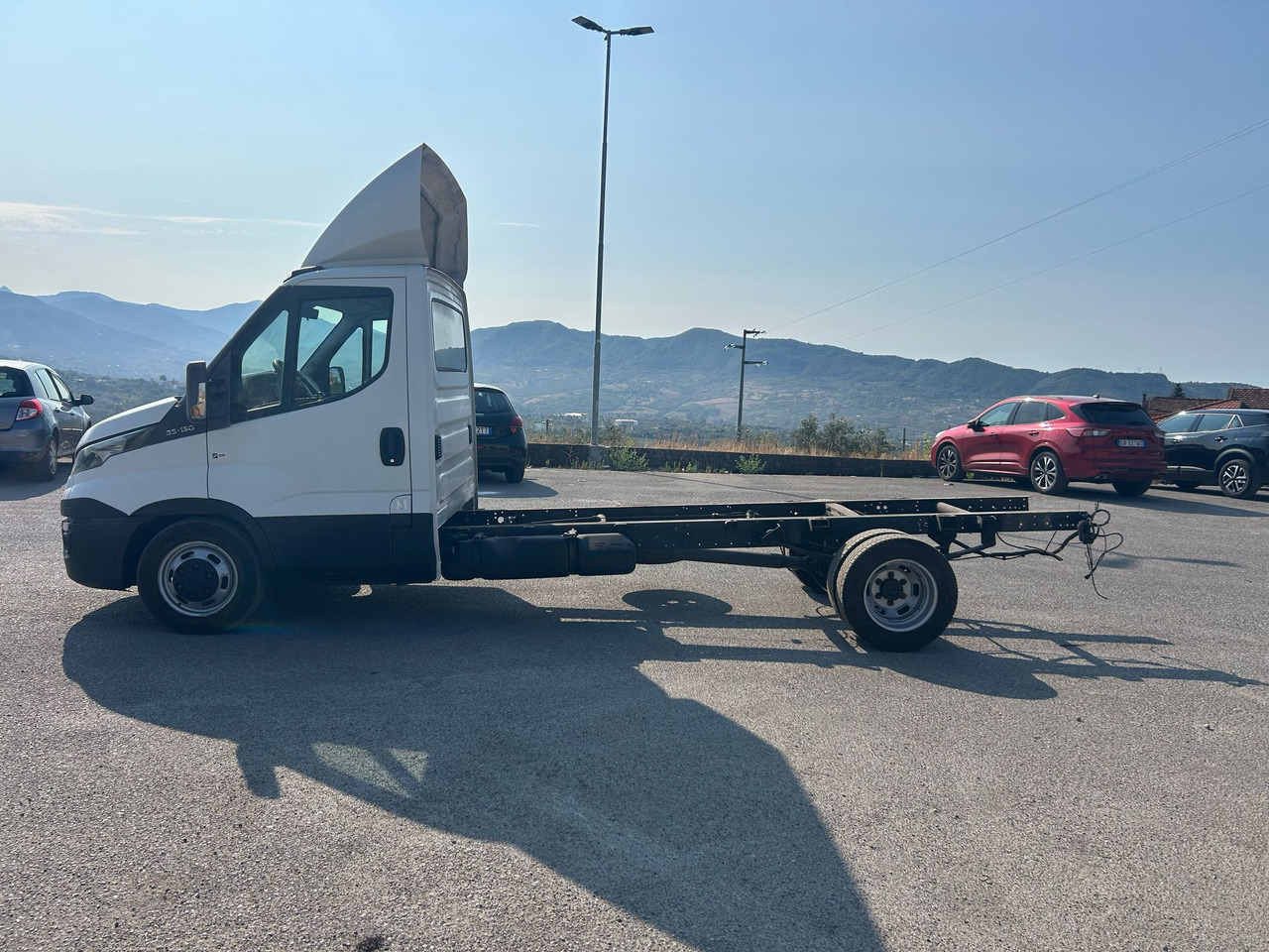 Kamion s kranom IVECO DAILY 35C15: slika Kamion s kranom IVECO DAILY 35C15