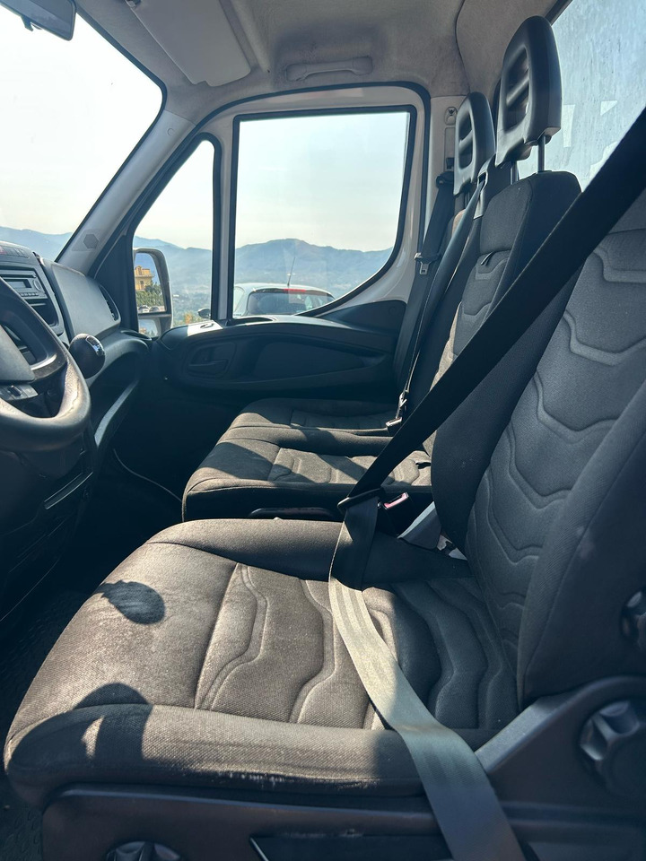 Kamion s kranom IVECO DAILY 35C15: slika Kamion s kranom IVECO DAILY 35C15