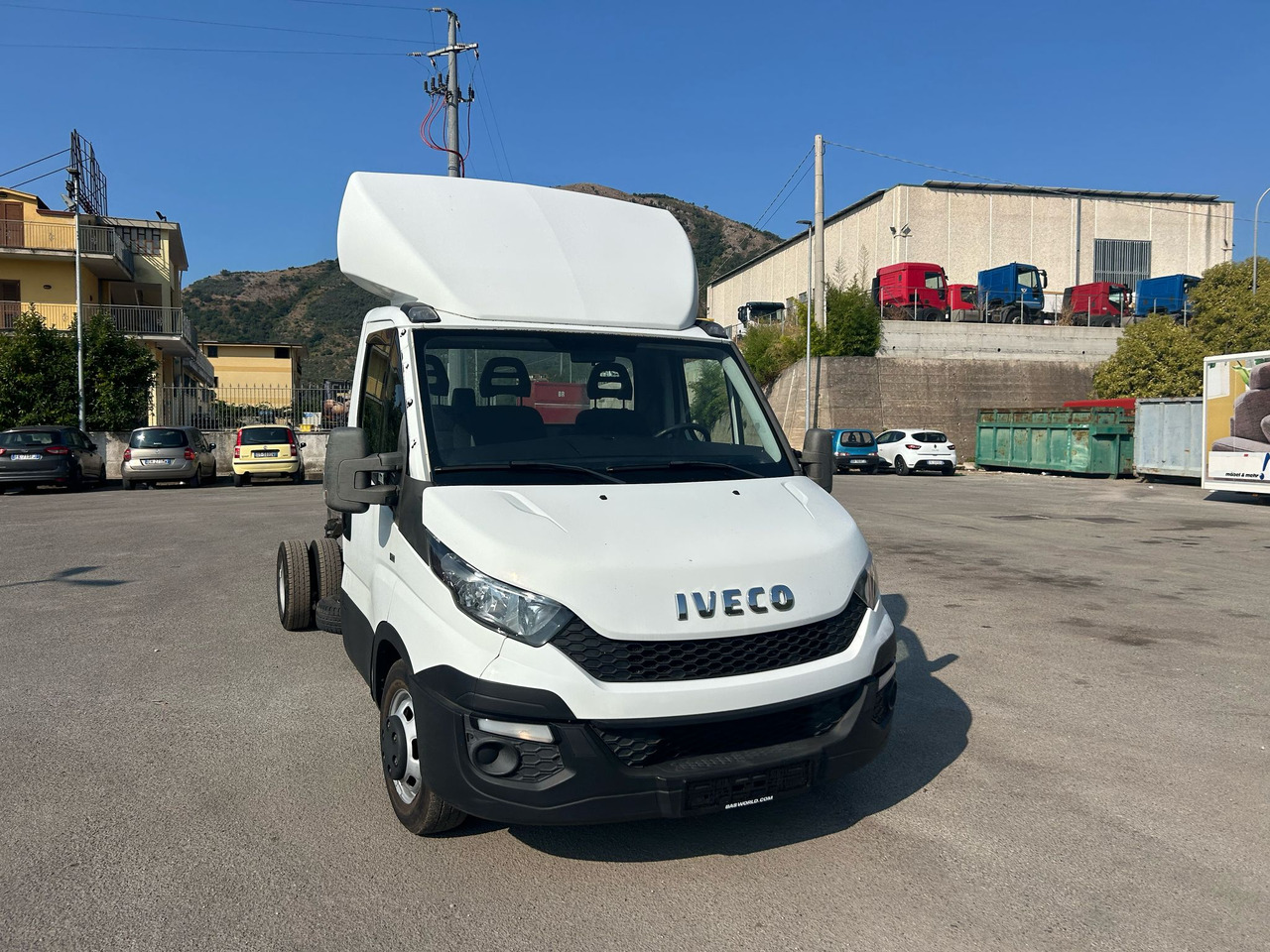 Kamion s kranom IVECO DAILY 35C15: slika Kamion s kranom IVECO DAILY 35C15