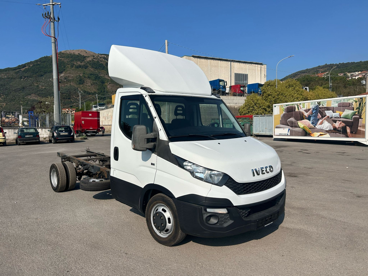 Kamion s kranom IVECO DAILY 35C15: slika Kamion s kranom IVECO DAILY 35C15