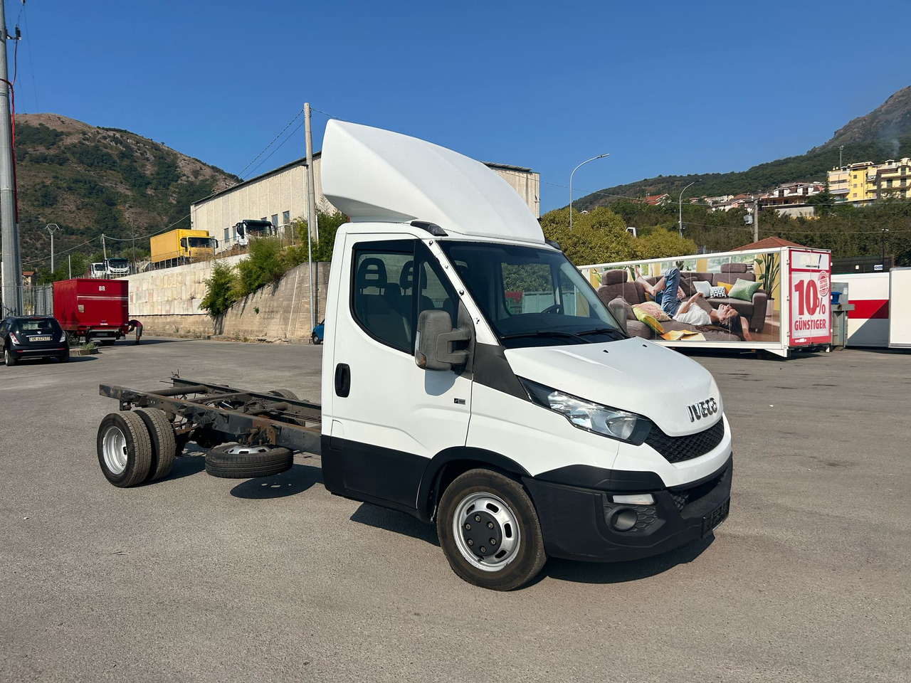 Kamion s kranom IVECO DAILY 35C15: slika Kamion s kranom IVECO DAILY 35C15