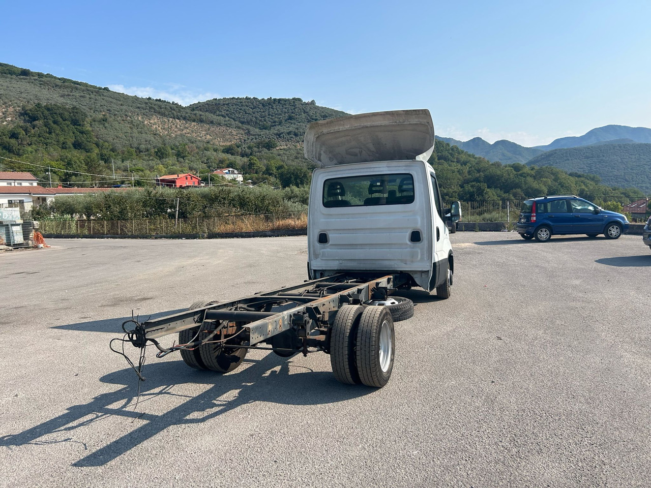 Kamion s kranom IVECO DAILY 35C15: slika Kamion s kranom IVECO DAILY 35C15