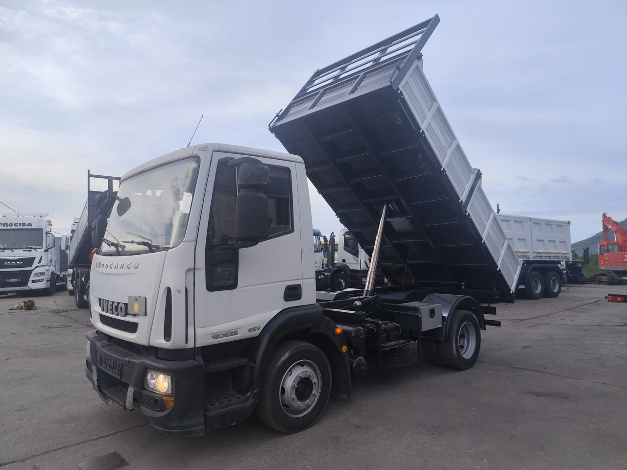 IVECO EUROCARGO 120E25 - Kiper: slika IVECO EUROCARGO 120E25 - Kiper IVECO EUROCARGO 120E25 - Kiper: slika IVECO EUROCARGO 120E25 - Kiper