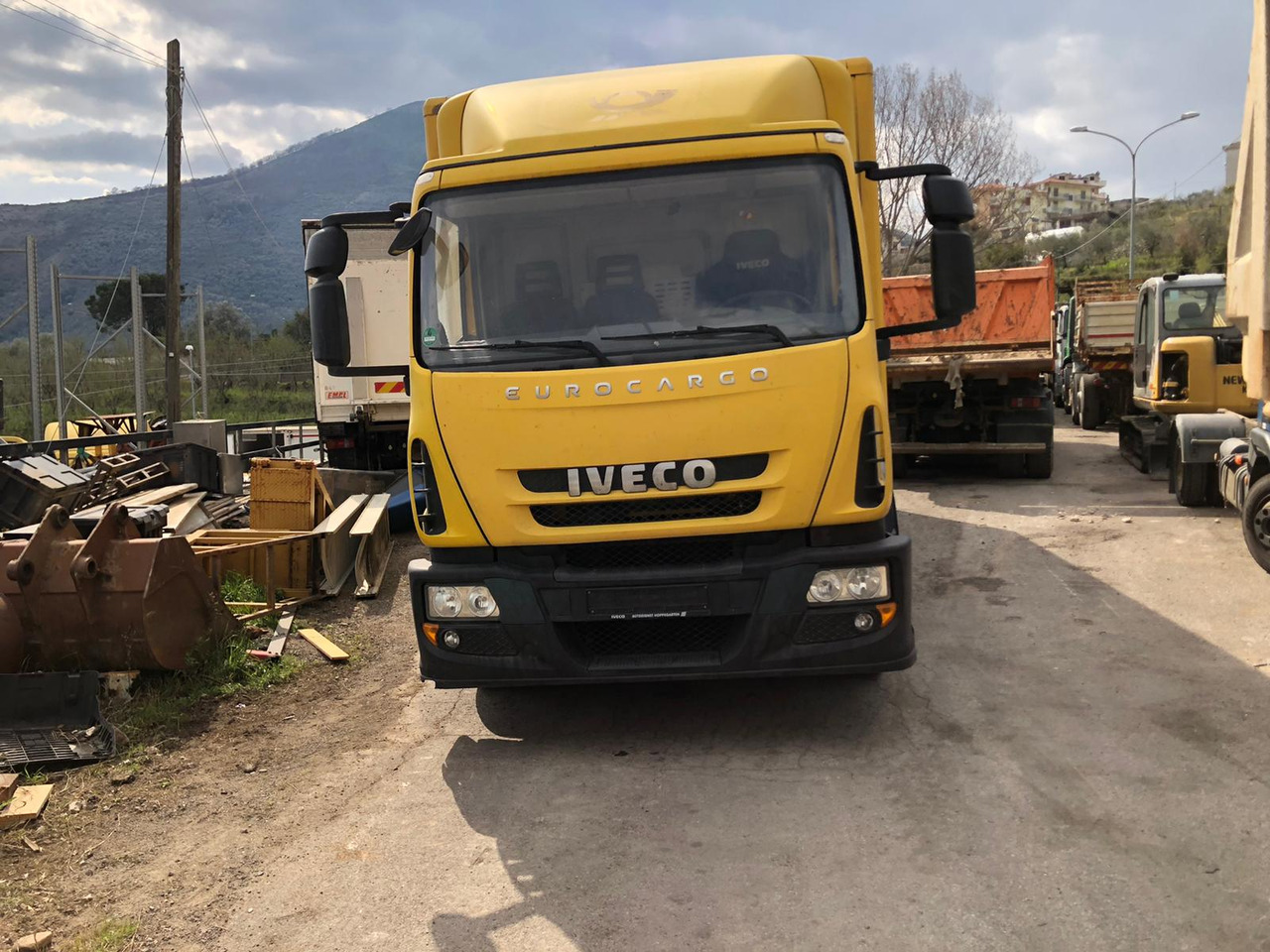 IVECO EUROCARGO 120E28P - Kamion-šasija: slika IVECO EUROCARGO 120E28P - Kamion-šasija IVECO EUROCARGO 120E28P - Kamion-šasija: slika IVECO EUROCARGO 120E28P - Kamion-šasija