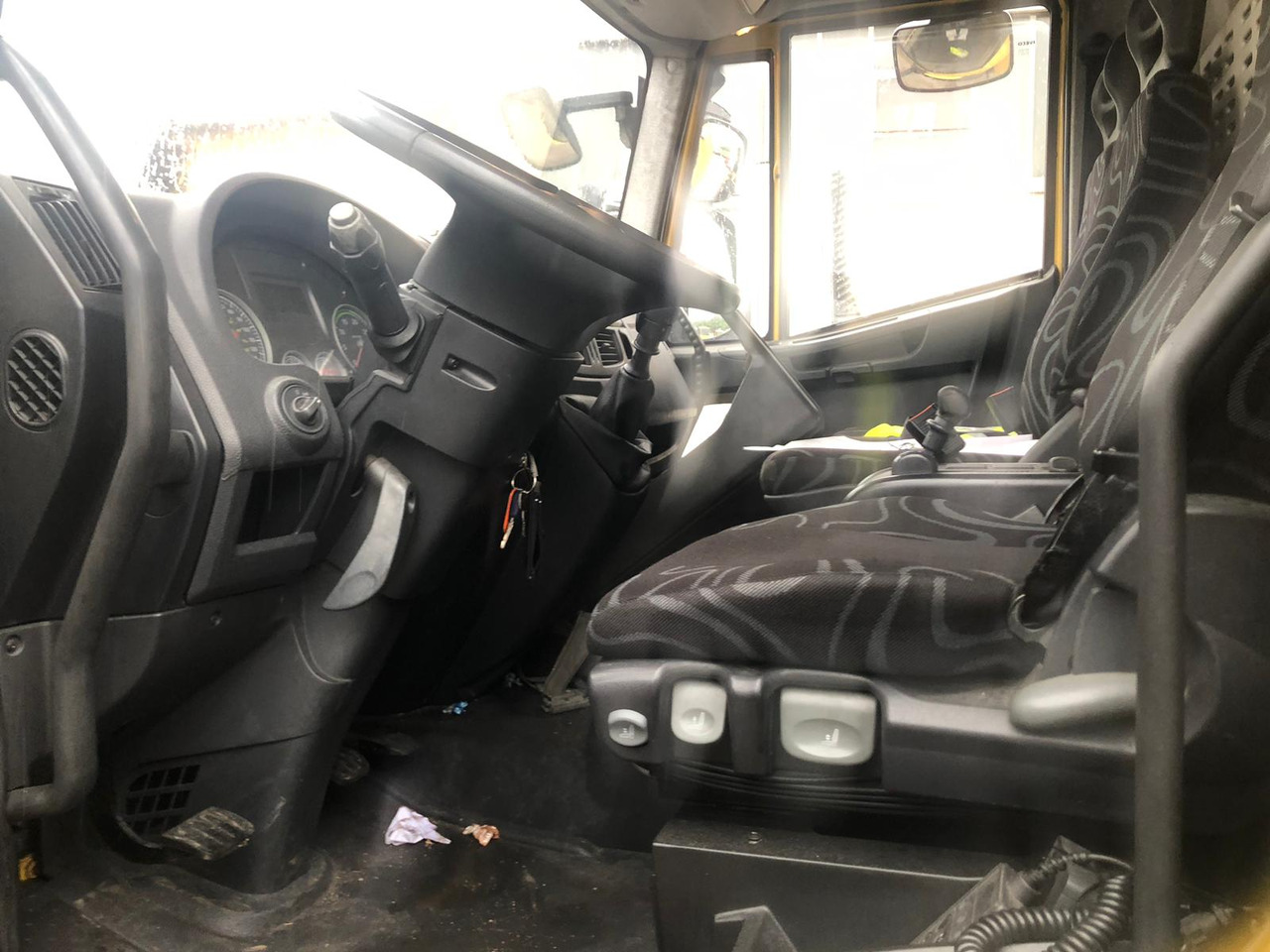 IVECO EUROCARGO 120E28P - Kamion-šasija: slika IVECO EUROCARGO 120E28P - Kamion-šasija IVECO EUROCARGO 120E28P - Kamion-šasija: slika IVECO EUROCARGO 120E28P - Kamion-šasija