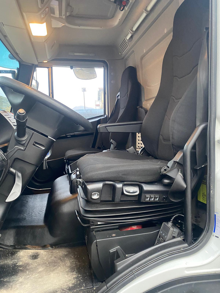 IVECO EUROCARGO 140-250 - Kamion s kukastom dizalicom: slika IVECO EUROCARGO 140-250 - Kamion s kukastom dizalicom IVECO EUROCARGO 140-250 - Kamion s kukastom dizalicom: slika IVECO EUROCARGO 140-250 - Kamion s kukastom dizalicom