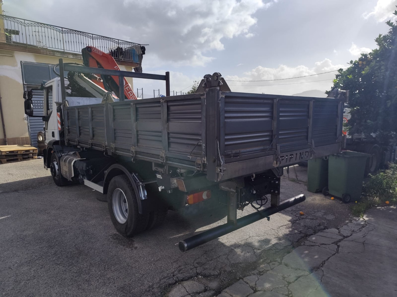 IVECO EUROCARGO 140-250 - Kamion s kranom: slika IVECO EUROCARGO 140-250 - Kamion s kranom IVECO EUROCARGO 140-250 - Kamion s kranom: slika IVECO EUROCARGO 140-250 - Kamion s kranom