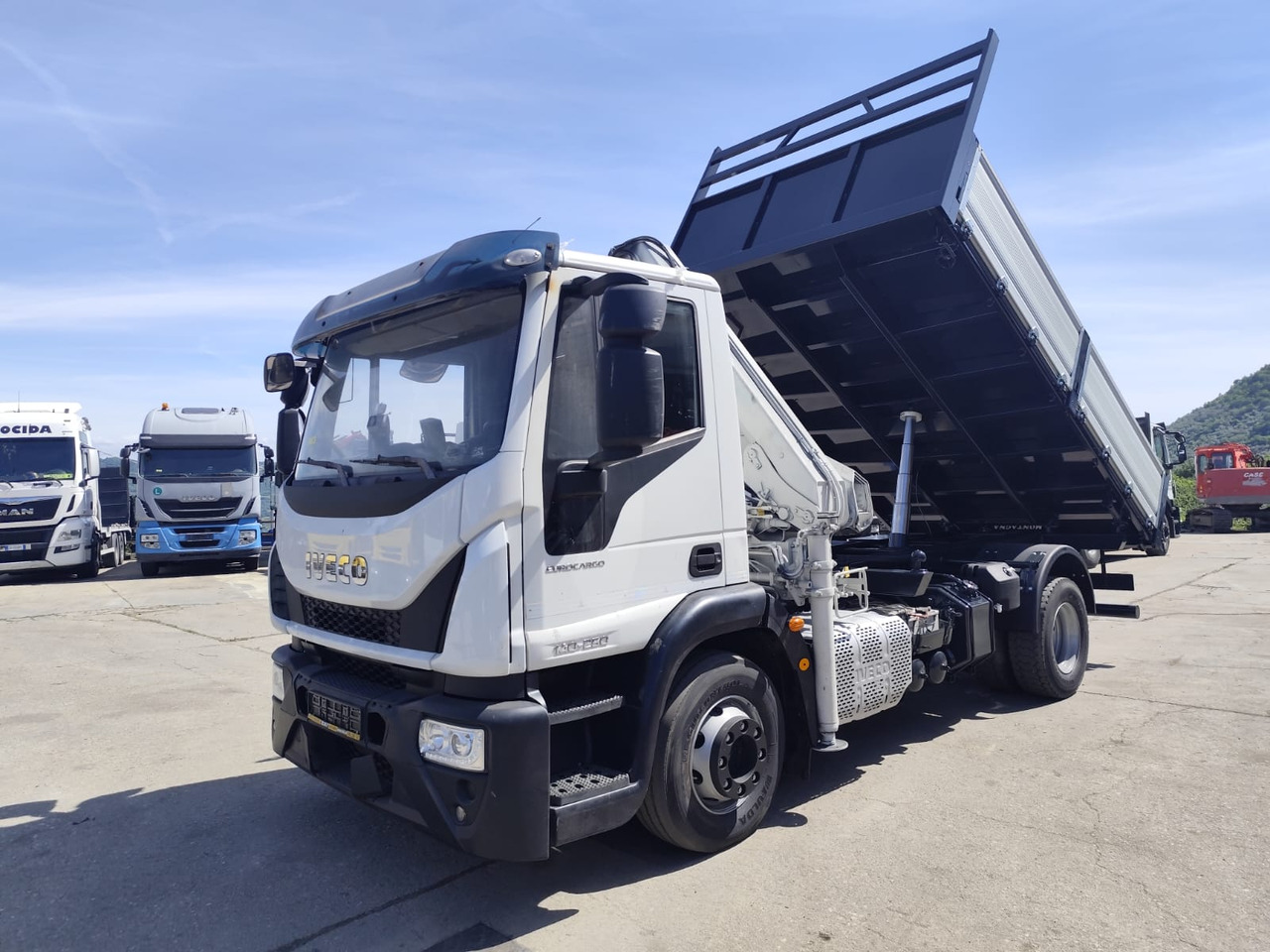 IVECO EUROCARGO 140-250 - Kamion s kranom: slika IVECO EUROCARGO 140-250 - Kamion s kranom IVECO EUROCARGO 140-250 - Kamion s kranom: slika IVECO EUROCARGO 140-250 - Kamion s kranom