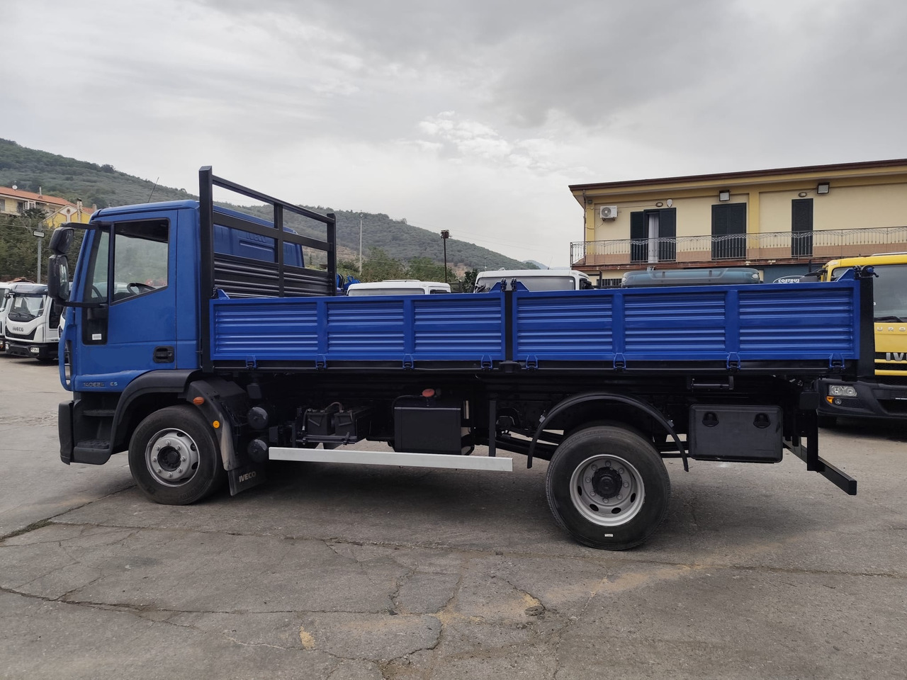 IVECO EUROCARGO 140E25 - Kiper: slika IVECO EUROCARGO 140E25 - Kiper IVECO EUROCARGO 140E25 - Kiper: slika IVECO EUROCARGO 140E25 - Kiper
