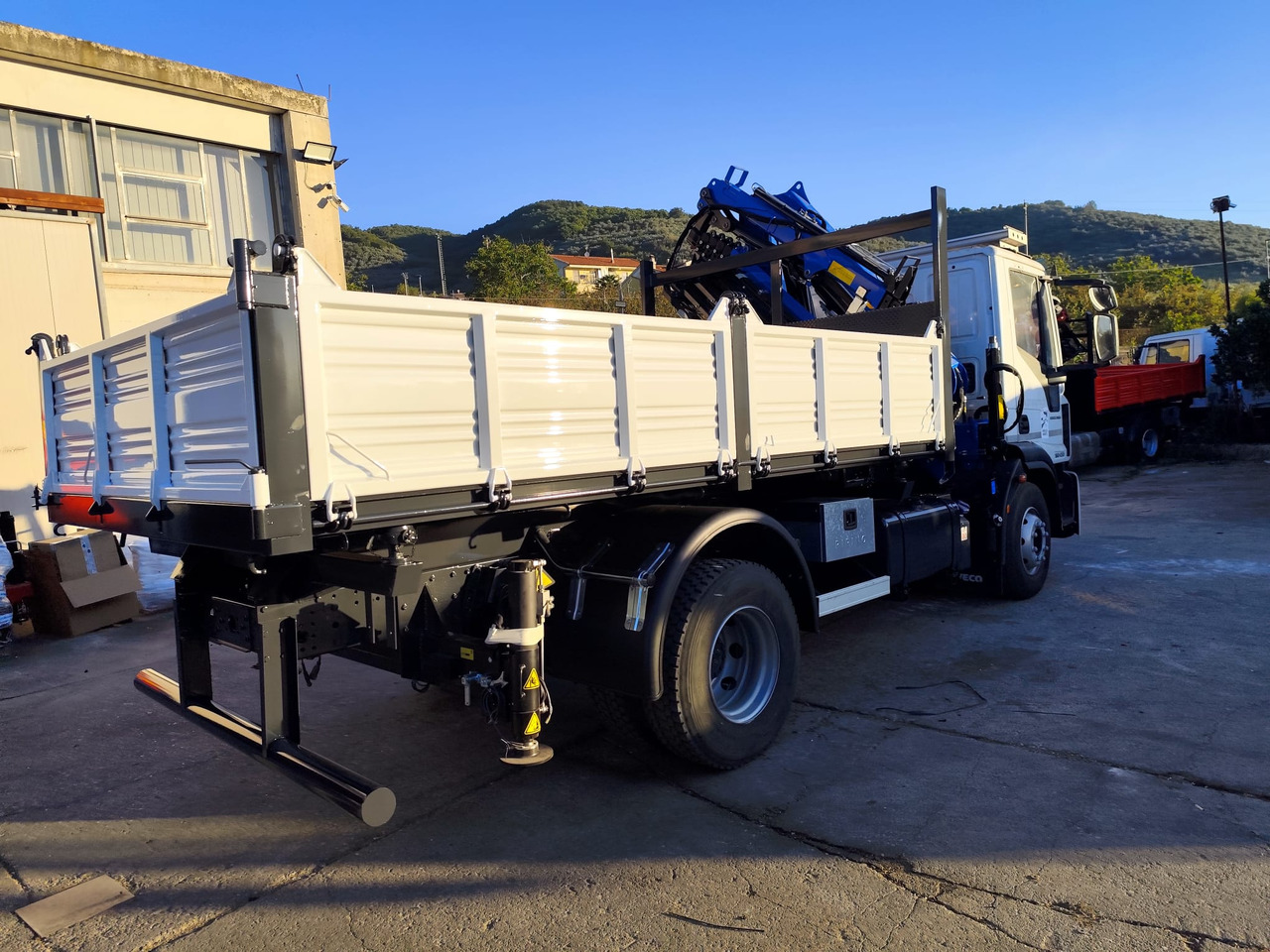 IVECO EUROCARGO 160-250 - Kamion s kranom, Kiper: slika IVECO EUROCARGO 160-250 - Kamion s kranom, Kiper IVECO EUROCARGO 160-250 - Kamion s kranom, Kiper: slika IVECO EUROCARGO 160-250 - Kamion s kranom, Kiper