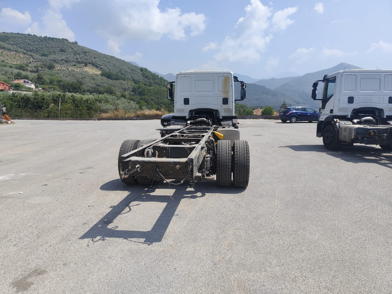 Kamion sandučar, Kamion s kranom IVECO EUROCARGO 160-280: slika Kamion sandučar, Kamion s kranom IVECO EUROCARGO 160-280