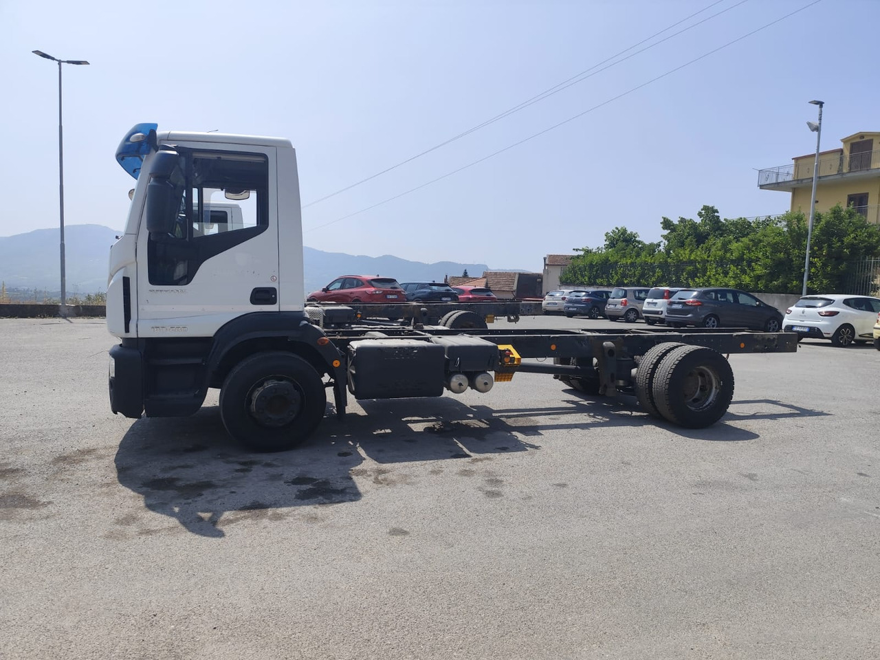 Kamion sandučar, Kamion s kranom IVECO EUROCARGO 160-280: slika Kamion sandučar, Kamion s kranom IVECO EUROCARGO 160-280