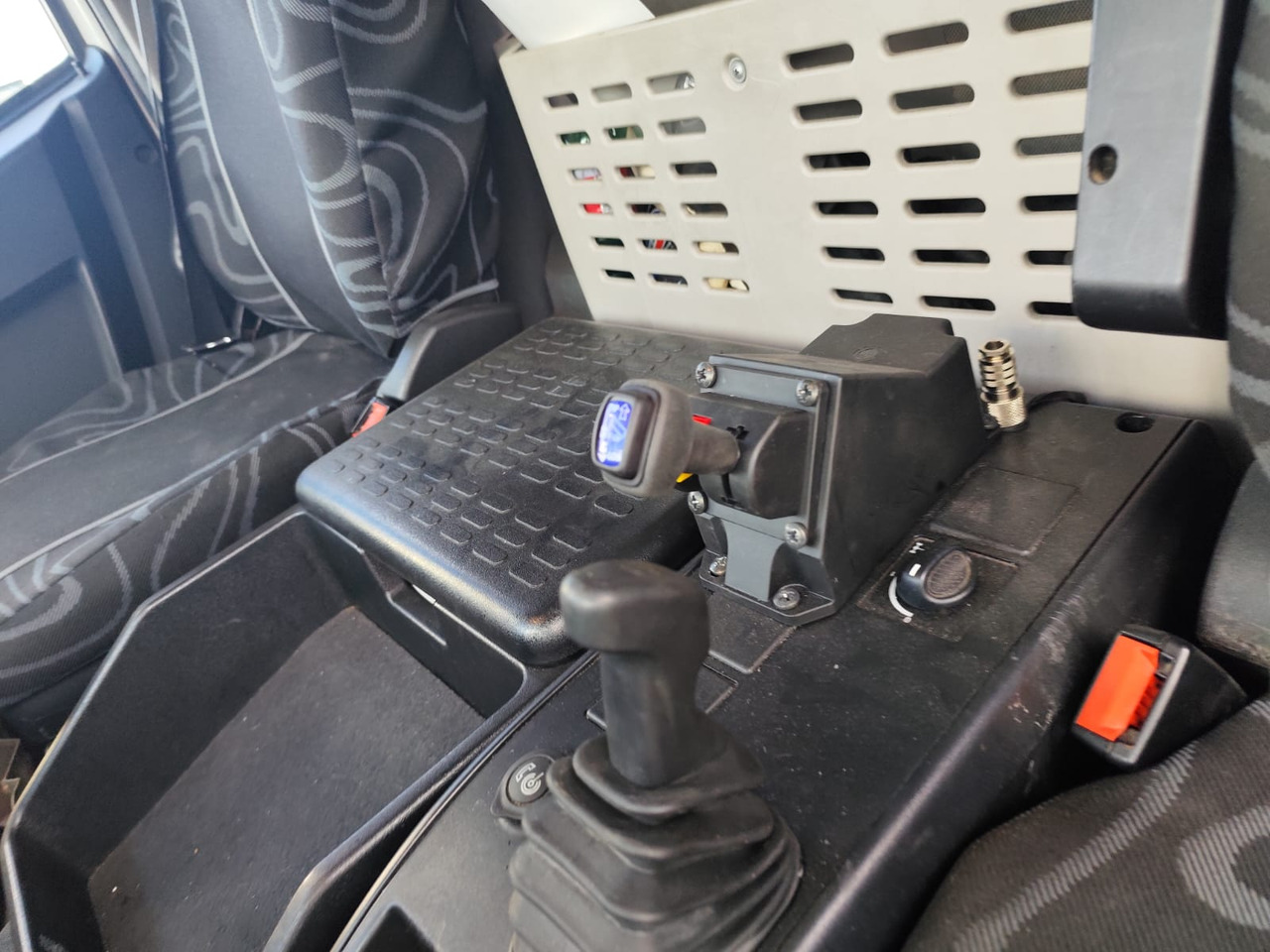 IVECO EUROCARGO 160-280 - Kiper, Kamion s kranom: slika IVECO EUROCARGO 160-280 - Kiper, Kamion s kranom IVECO EUROCARGO 160-280 - Kiper, Kamion s kranom: slika IVECO EUROCARGO 160-280 - Kiper, Kamion s kranom