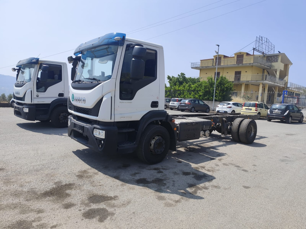 Kamion sandučar, Kamion s kranom IVECO EUROCARGO 160-280: slika Kamion sandučar, Kamion s kranom IVECO EUROCARGO 160-280