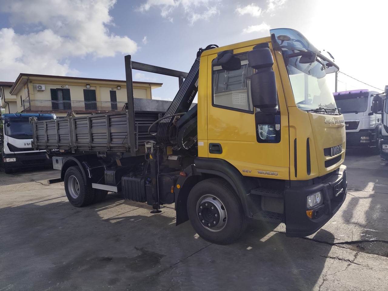 Kamion s kranom IVECO EUROCARGO 160E30: slika Kamion s kranom IVECO EUROCARGO 160E30 Kamion s kranom IVECO EUROCARGO 160E30: slika Kamion s kranom IVECO EUROCARGO 160E30