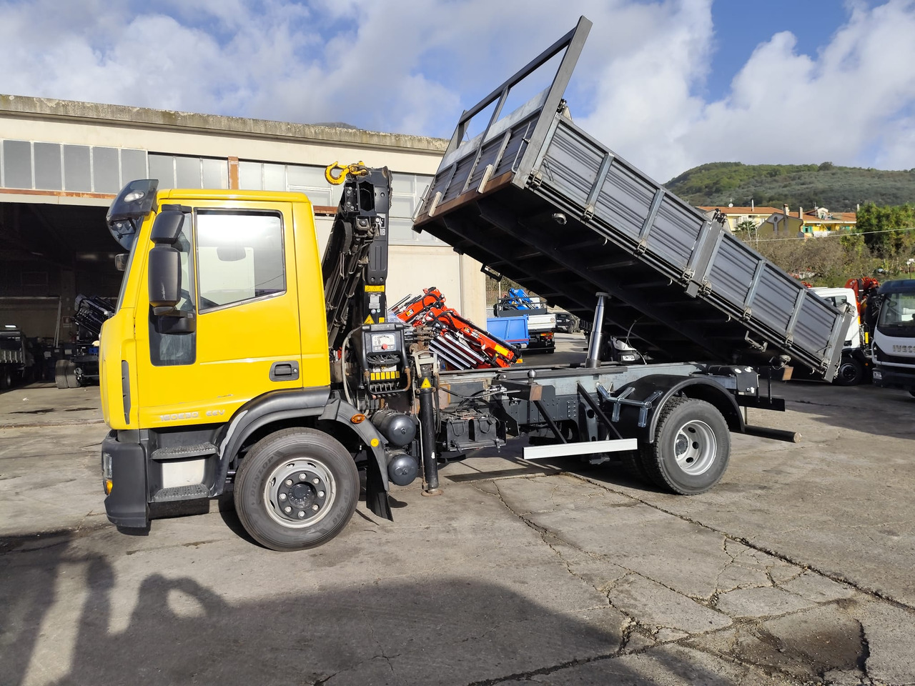 Kamion s kranom IVECO EUROCARGO 160E30: slika Kamion s kranom IVECO EUROCARGO 160E30 Kamion s kranom IVECO EUROCARGO 160E30: slika Kamion s kranom IVECO EUROCARGO 160E30