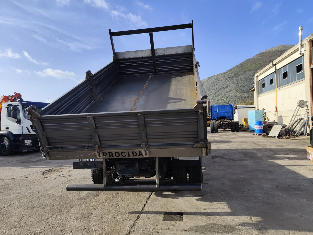 Kamion s kranom IVECO EUROCARGO 160E30: slika Kamion s kranom IVECO EUROCARGO 160E30 Kamion s kranom IVECO EUROCARGO 160E30: slika Kamion s kranom IVECO EUROCARGO 160E30
