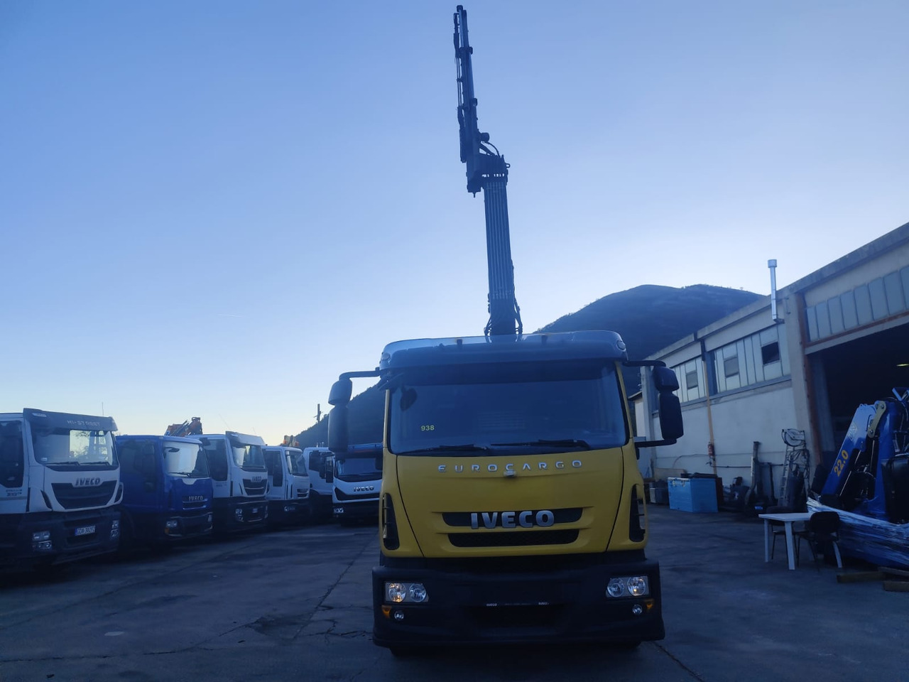 IVECO EUROCARGO 160E30 - Kamion s kranom: slika IVECO EUROCARGO 160E30 - Kamion s kranom IVECO EUROCARGO 160E30 - Kamion s kranom: slika IVECO EUROCARGO 160E30 - Kamion s kranom