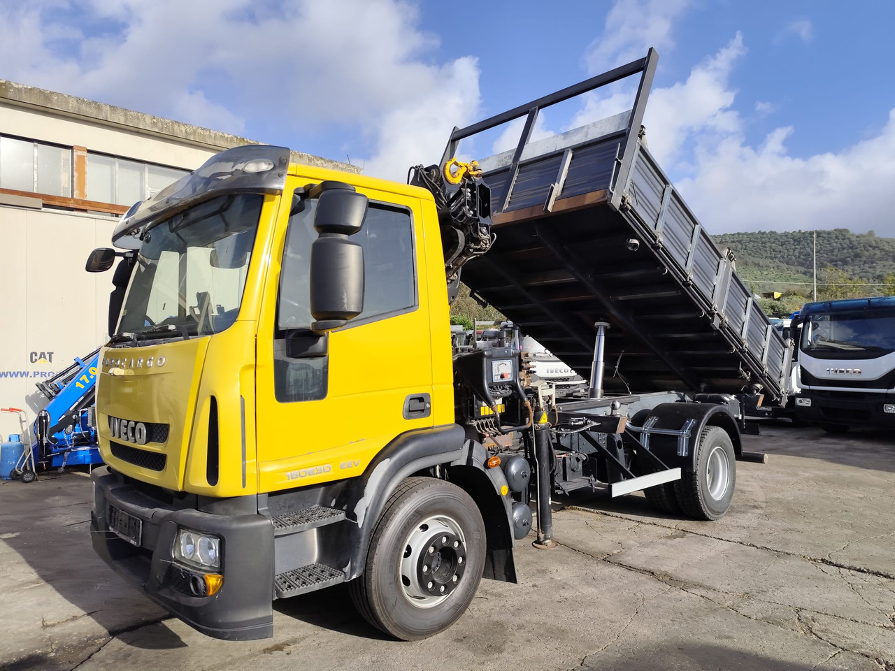 Kamion s kranom IVECO EUROCARGO 160E30: slika Kamion s kranom IVECO EUROCARGO 160E30 Kamion s kranom IVECO EUROCARGO 160E30: slika Kamion s kranom IVECO EUROCARGO 160E30