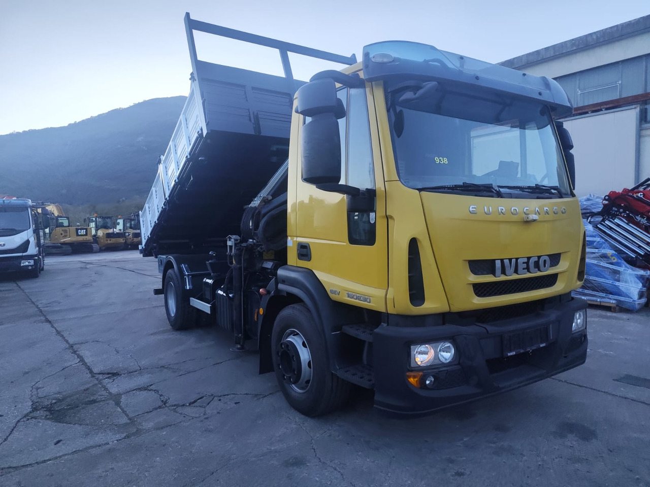 IVECO EUROCARGO 160E30 - Kamion s kranom: slika IVECO EUROCARGO 160E30 - Kamion s kranom IVECO EUROCARGO 160E30 - Kamion s kranom: slika IVECO EUROCARGO 160E30 - Kamion s kranom