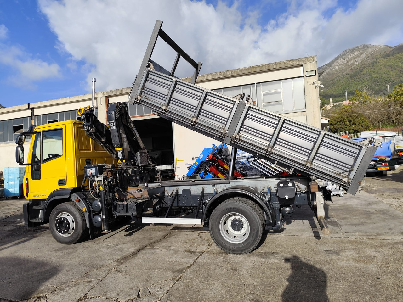 Kamion s kranom IVECO EUROCARGO 160E30: slika Kamion s kranom IVECO EUROCARGO 160E30 Kamion s kranom IVECO EUROCARGO 160E30: slika Kamion s kranom IVECO EUROCARGO 160E30