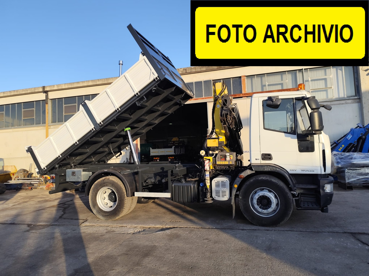IVECO EUROCARGO 180E30 - Kiper, Kamion s kranom: slika IVECO EUROCARGO 180E30 - Kiper, Kamion s kranom IVECO EUROCARGO 180E30 - Kiper, Kamion s kranom: slika IVECO EUROCARGO 180E30 - Kiper, Kamion s kranom