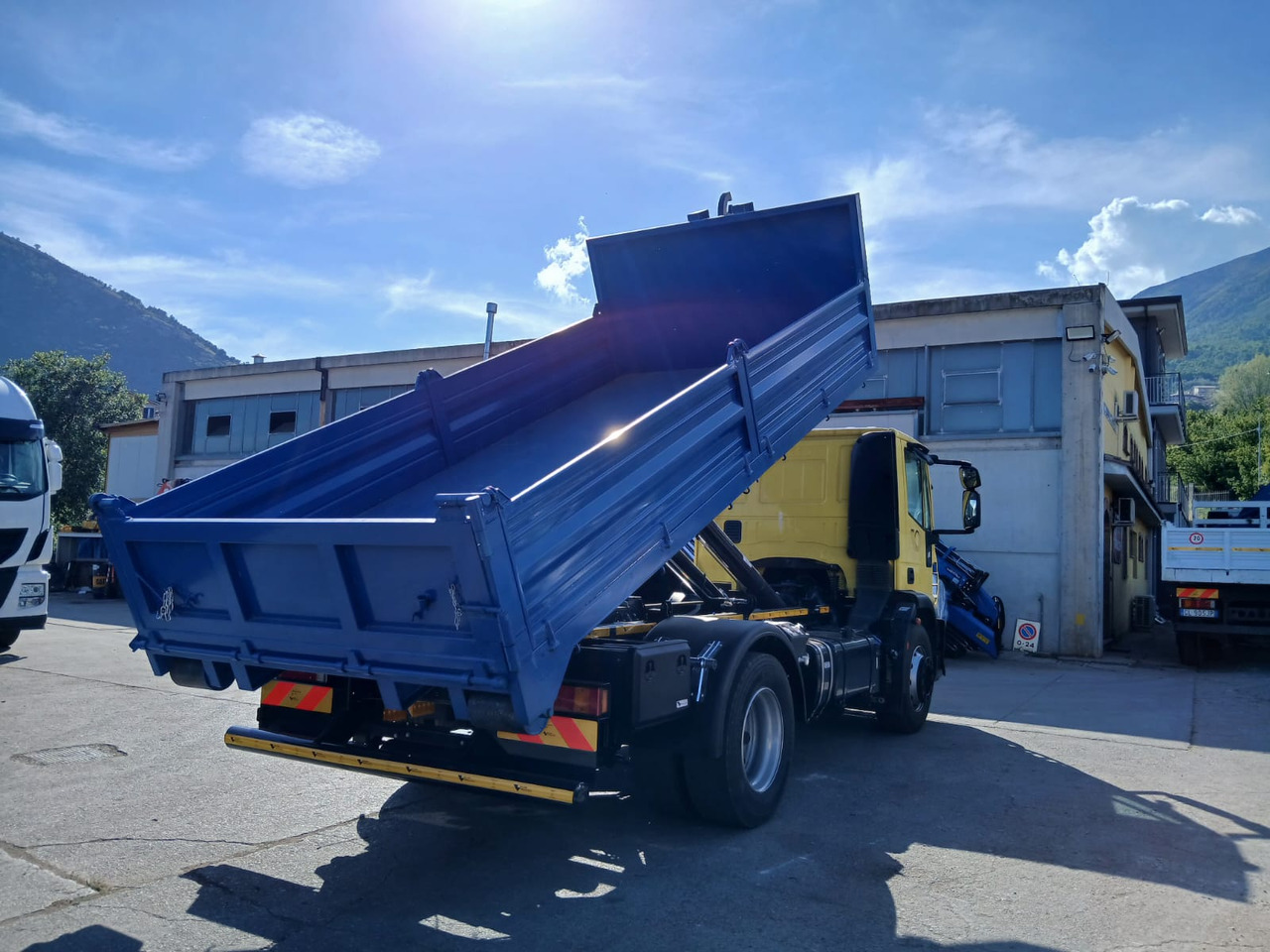 IVECO EUROCARGO 190EL25 - Kamion s kukastom dizalicom: slika IVECO EUROCARGO 190EL25 - Kamion s kukastom dizalicom IVECO EUROCARGO 190EL25 - Kamion s kukastom dizalicom: slika IVECO EUROCARGO 190EL25 - Kamion s kukastom dizalicom