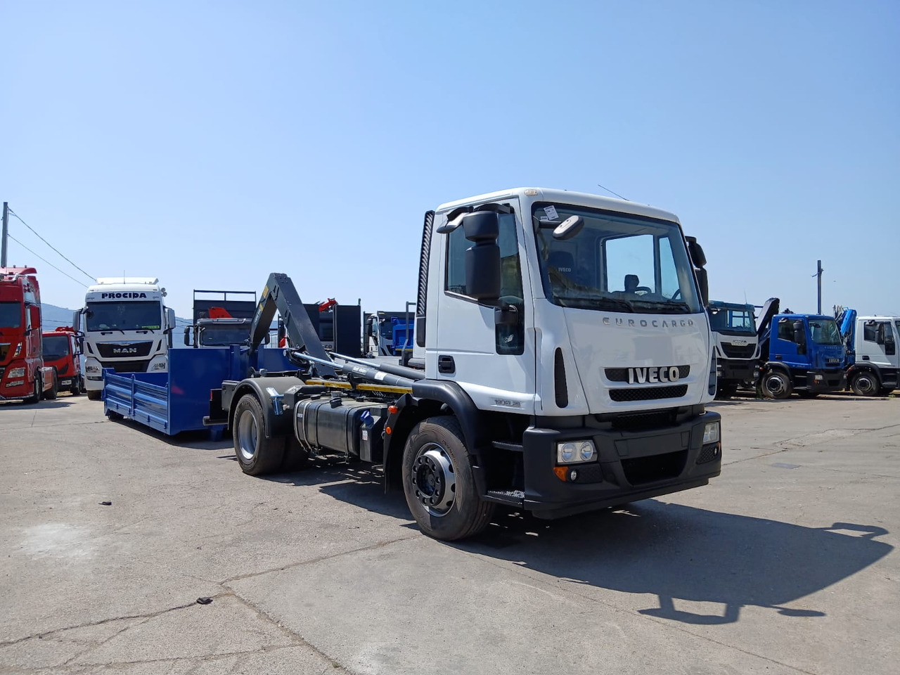 IVECO EUROCARGO 190EL25 - Kamion s kukastom dizalicom: slika IVECO EUROCARGO 190EL25 - Kamion s kukastom dizalicom IVECO EUROCARGO 190EL25 - Kamion s kukastom dizalicom: slika IVECO EUROCARGO 190EL25 - Kamion s kukastom dizalicom