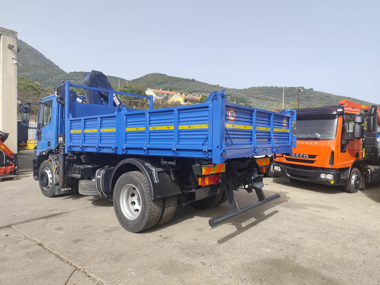 Kamion s kranom IVECO EUROCARGO 190EL28: slika Kamion s kranom IVECO EUROCARGO 190EL28