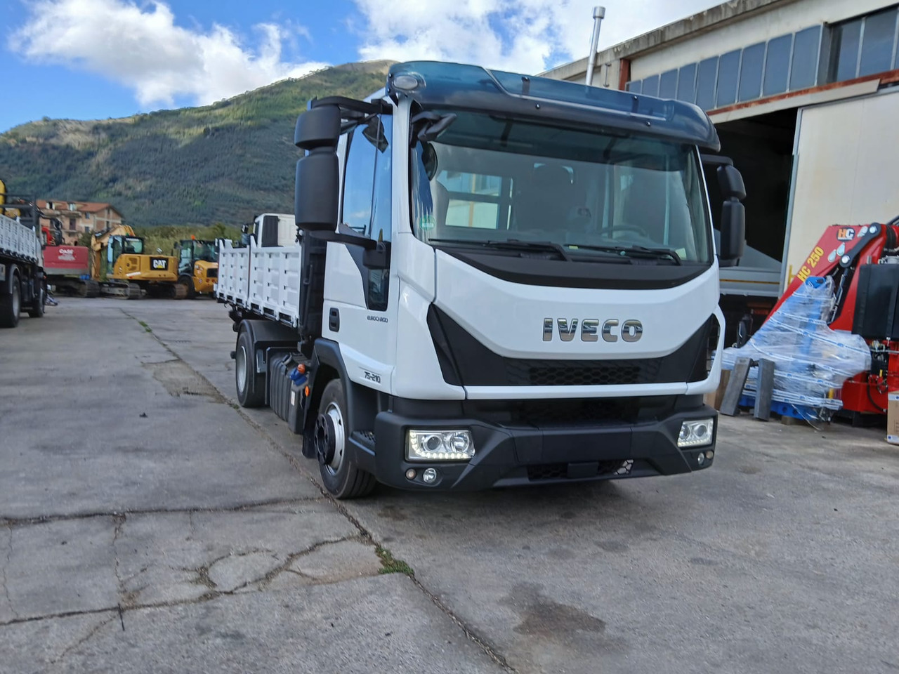 IVECO EUROCARGO 75-210 - Kiper: slika IVECO EUROCARGO 75-210 - Kiper IVECO EUROCARGO 75-210 - Kiper: slika IVECO EUROCARGO 75-210 - Kiper