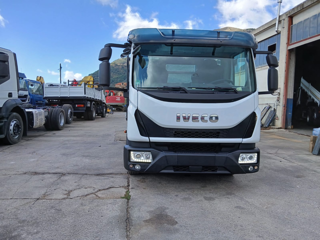IVECO EUROCARGO 75-210 - Kiper: slika IVECO EUROCARGO 75-210 - Kiper IVECO EUROCARGO 75-210 - Kiper: slika IVECO EUROCARGO 75-210 - Kiper