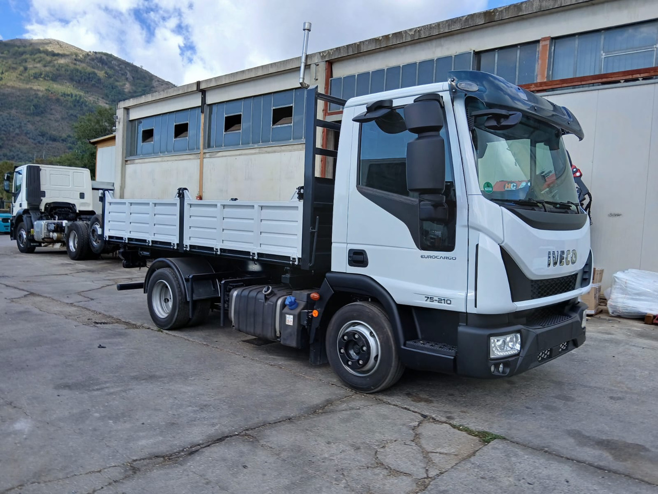 IVECO EUROCARGO 75-210 - Kiper: slika IVECO EUROCARGO 75-210 - Kiper IVECO EUROCARGO 75-210 - Kiper: slika IVECO EUROCARGO 75-210 - Kiper