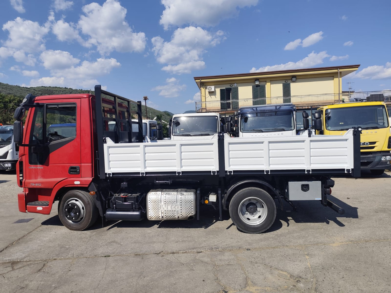IVECO EUROCARGO 80-190 - Kamion-šasija: slika IVECO EUROCARGO 80-190 - Kamion-šasija IVECO EUROCARGO 80-190 - Kamion-šasija: slika IVECO EUROCARGO 80-190 - Kamion-šasija
