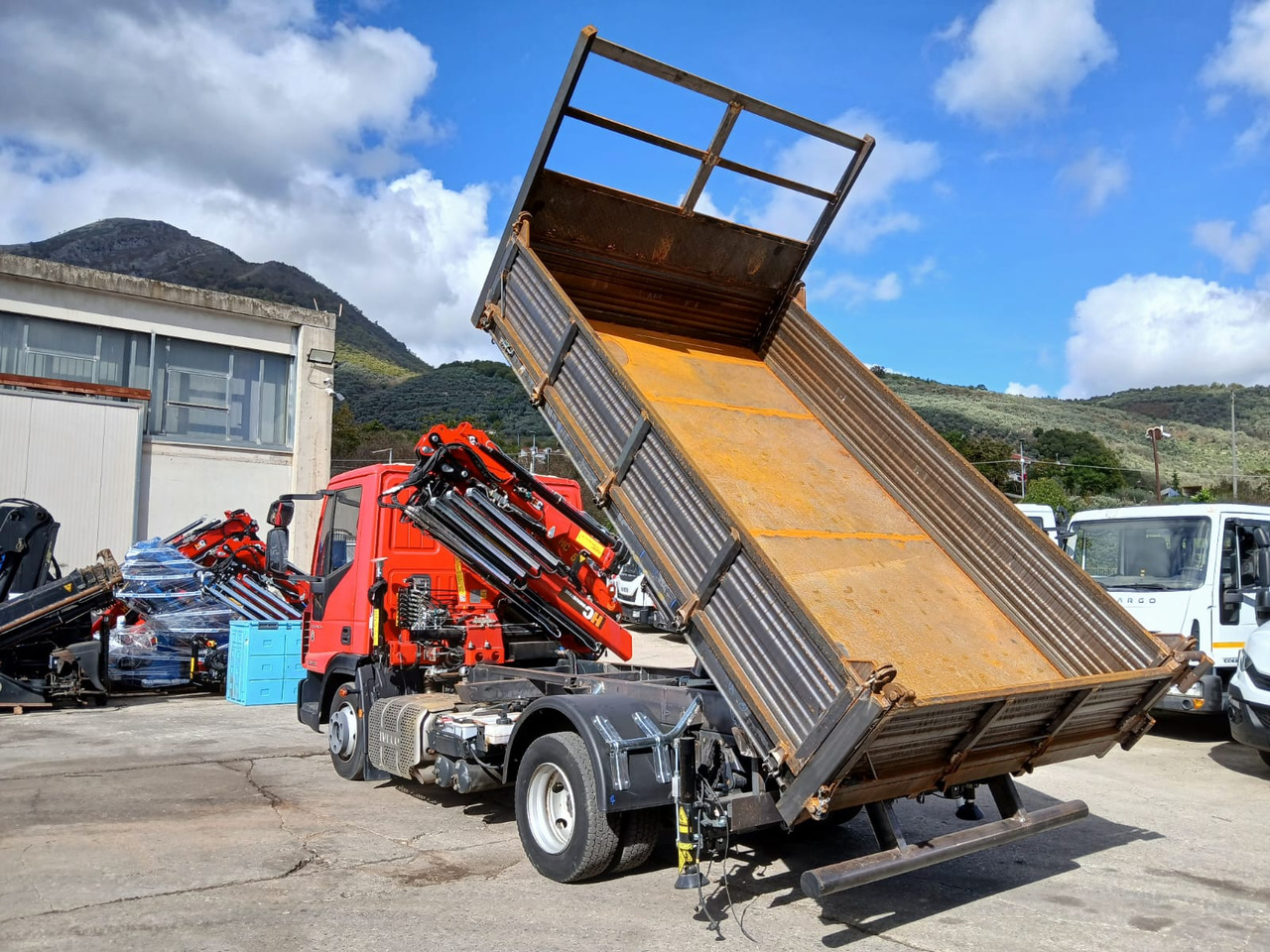 IVECO EUROCARGO 80-190 - Kamion s kranom: slika IVECO EUROCARGO 80-190 - Kamion s kranom IVECO EUROCARGO 80-190 - Kamion s kranom: slika IVECO EUROCARGO 80-190 - Kamion s kranom