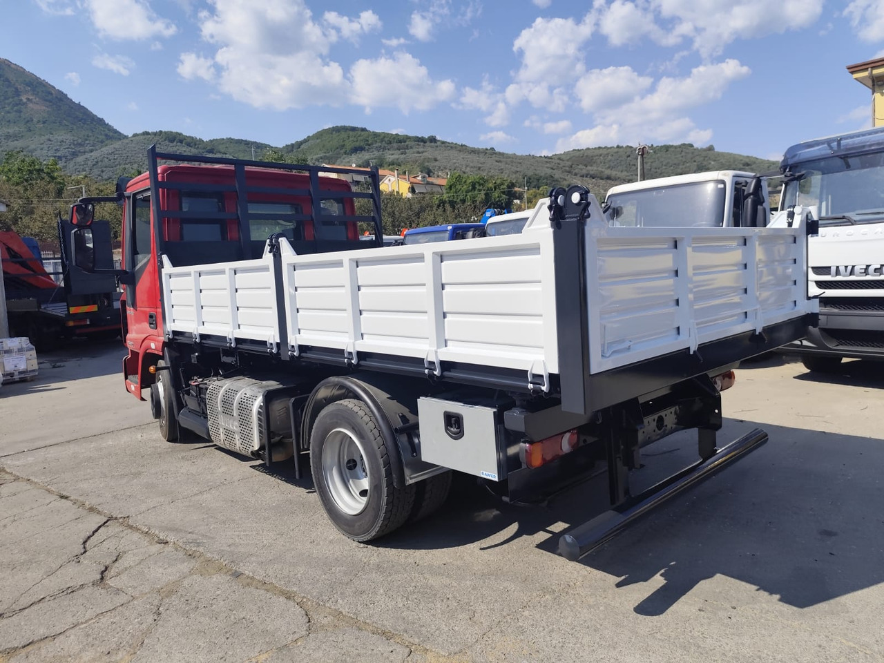 IVECO EUROCARGO 80-190 - Kamion-šasija: slika IVECO EUROCARGO 80-190 - Kamion-šasija IVECO EUROCARGO 80-190 - Kamion-šasija: slika IVECO EUROCARGO 80-190 - Kamion-šasija