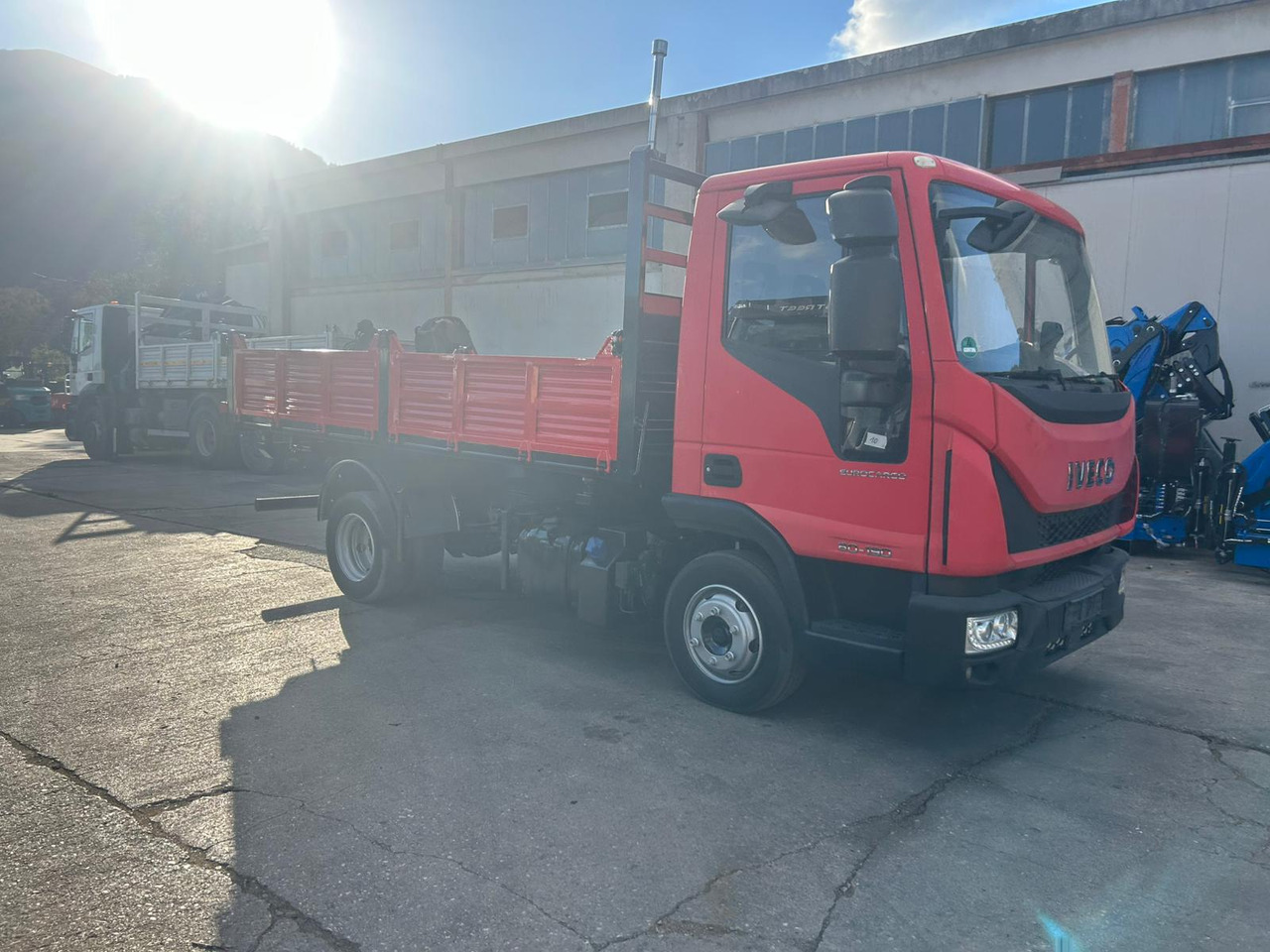 IVECO EUROCARGO 80-190 - Kiper: slika IVECO EUROCARGO 80-190 - Kiper IVECO EUROCARGO 80-190 - Kiper: slika IVECO EUROCARGO 80-190 - Kiper