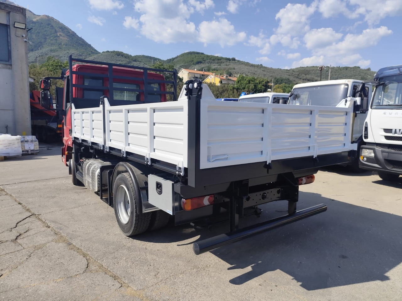 IVECO EUROCARGO 80-190 - Kamion-šasija: slika IVECO EUROCARGO 80-190 - Kamion-šasija IVECO EUROCARGO 80-190 - Kamion-šasija: slika IVECO EUROCARGO 80-190 - Kamion-šasija