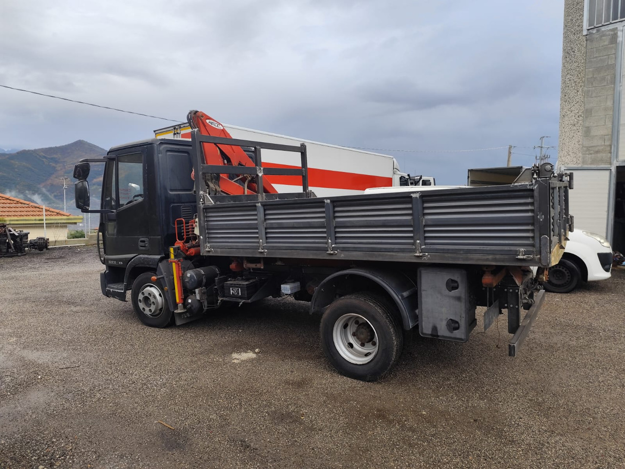 IVECO EUROCARGO 80E18 - Kamion s kranom, Kiper: slika IVECO EUROCARGO 80E18 - Kamion s kranom, Kiper IVECO EUROCARGO 80E18 - Kamion s kranom, Kiper: slika IVECO EUROCARGO 80E18 - Kamion s kranom, Kiper