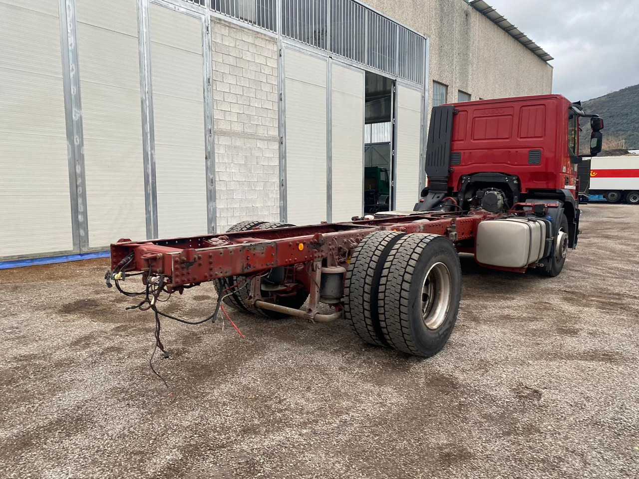 Kamion-šasija IVECO STRALIS 190S31: slika Kamion-šasija IVECO STRALIS 190S31 Kamion-šasija IVECO STRALIS 190S31: slika Kamion-šasija IVECO STRALIS 190S31