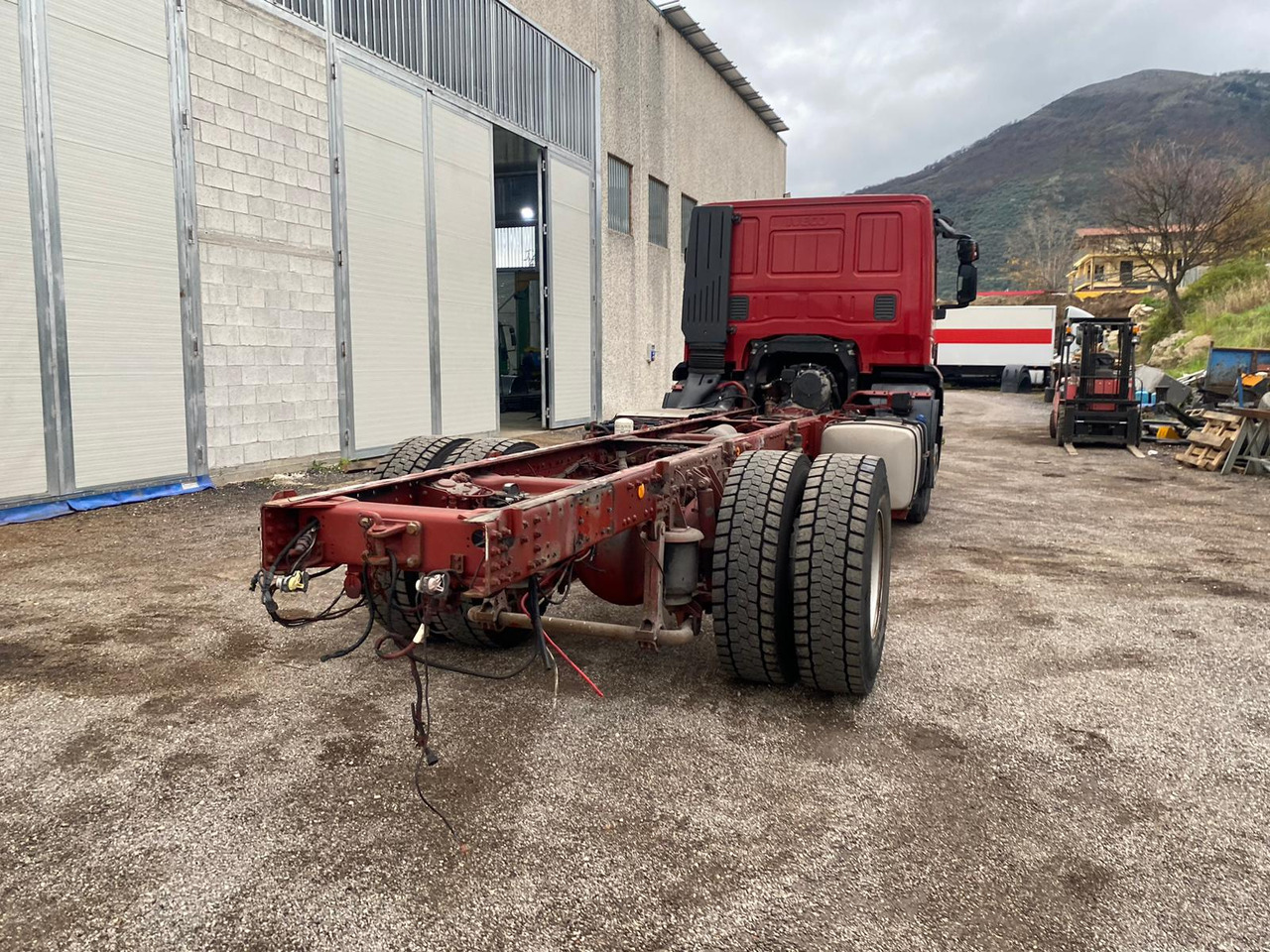 Kamion-šasija IVECO STRALIS 190S31: slika Kamion-šasija IVECO STRALIS 190S31 Kamion-šasija IVECO STRALIS 190S31: slika Kamion-šasija IVECO STRALIS 190S31