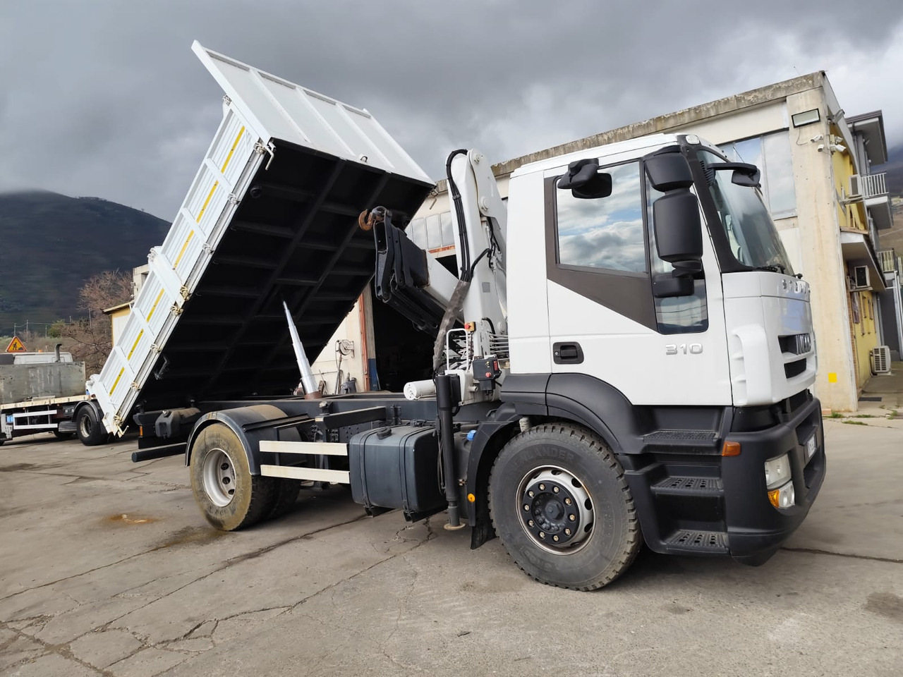 Zakup IVECO STRALIS AD 190S31P IVECO STRALIS AD 190S31P: slika Zakup IVECO STRALIS AD 190S31P IVECO STRALIS AD 190S31P