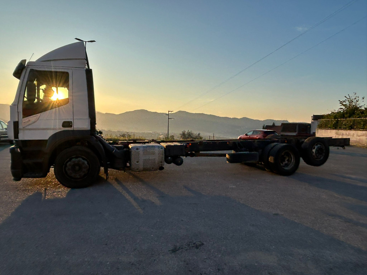 IVECO STRALIS AD 260S31 XP - Kamion-šasija: slika IVECO STRALIS AD 260S31 XP - Kamion-šasija IVECO STRALIS AD 260S31 XP - Kamion-šasija: slika IVECO STRALIS AD 260S31 XP - Kamion-šasija